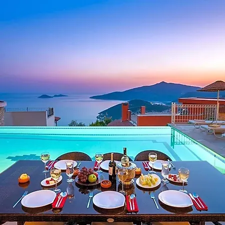 Sleeps 10 Pool Wifi Villa